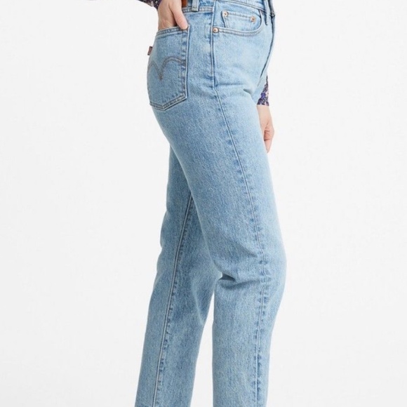 Levi’s | 24 Wedgie Fit Straight Jeans – Light Blue Wash - Picture 3 of 10